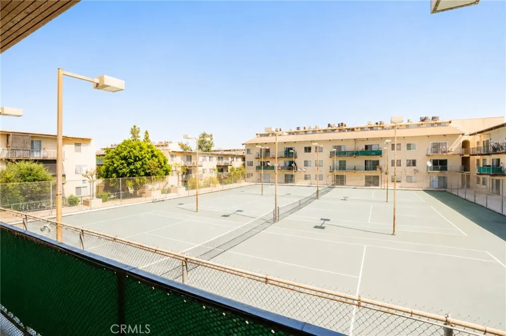 5460 White Oak Avenue #E207 Encino, CA 91316