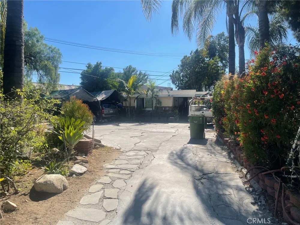 7751 Arvilla Avenue Sun Valley, CA 91352