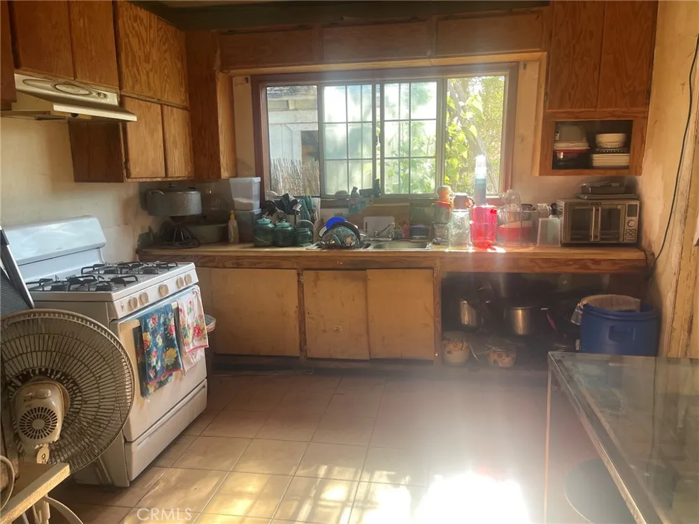 7751 Arvilla Avenue Sun Valley, CA 91352