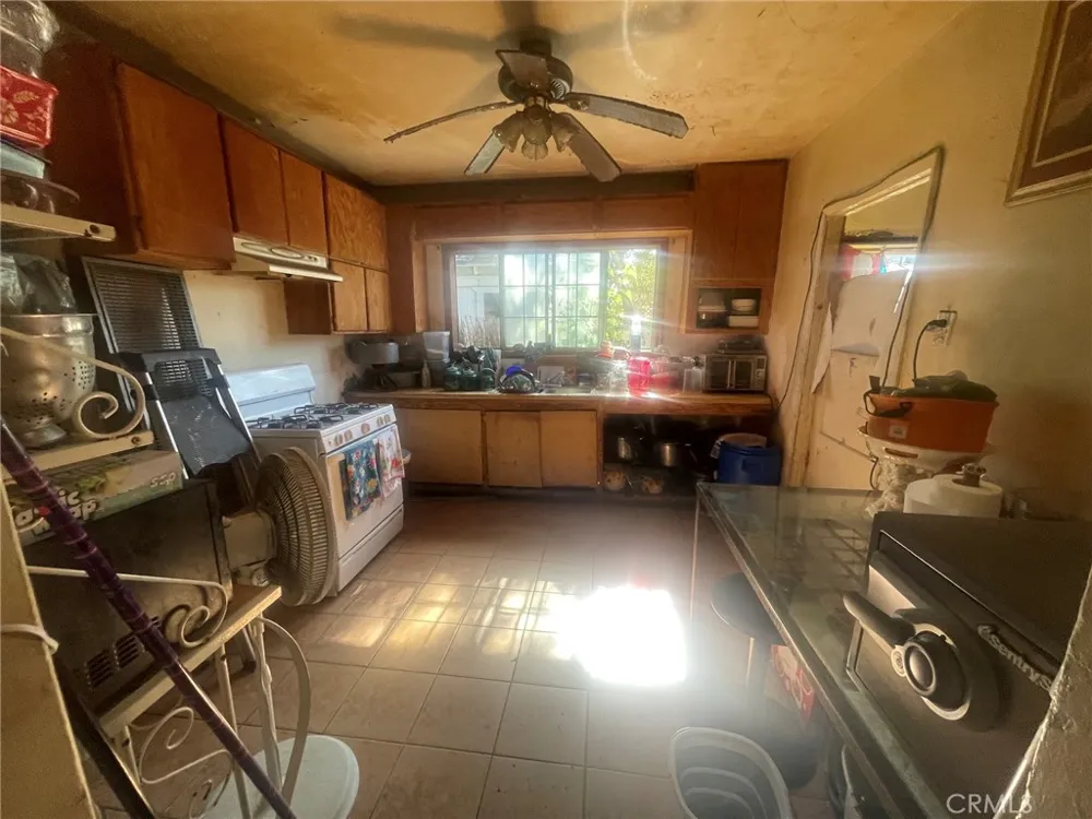 7751 Arvilla Avenue Sun Valley, CA 91352