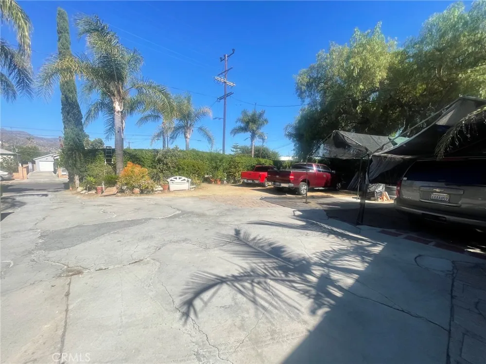 7751 Arvilla Avenue Sun Valley, CA 91352