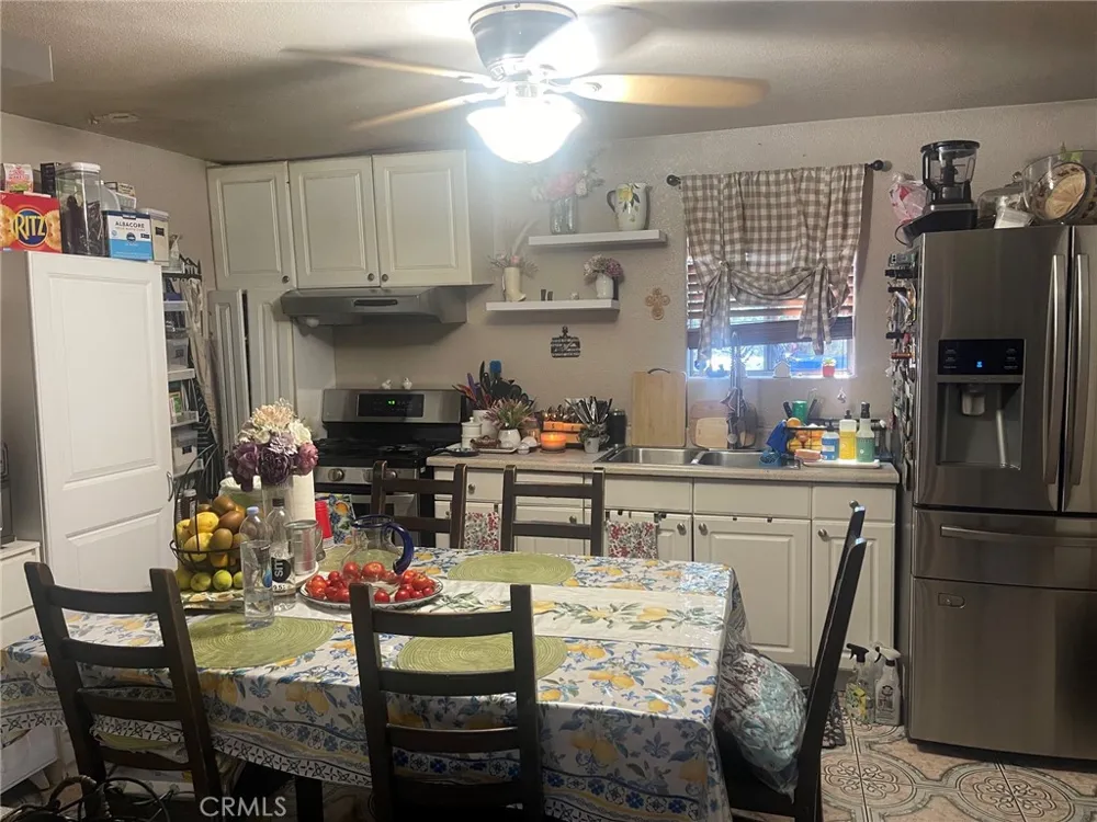 7751 Arvilla Avenue Sun Valley, CA 91352