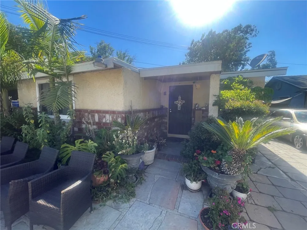 7751 Arvilla Avenue Sun Valley, CA 91352