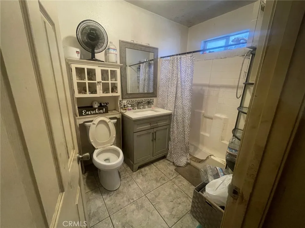 7751 Arvilla Avenue Sun Valley, CA 91352