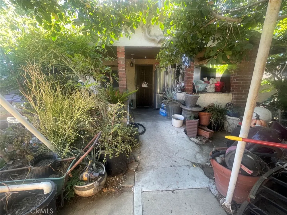 7751 Arvilla Avenue Sun Valley, CA 91352