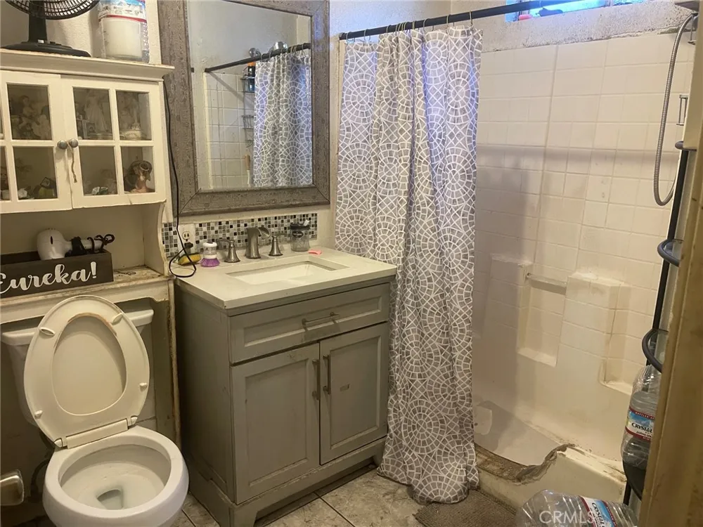 7751 Arvilla Avenue Sun Valley, CA 91352