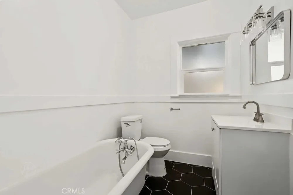 1825 2nd Bakersfield, CA 93304