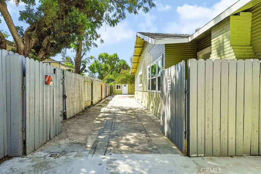 1825 2nd Bakersfield, CA 93304