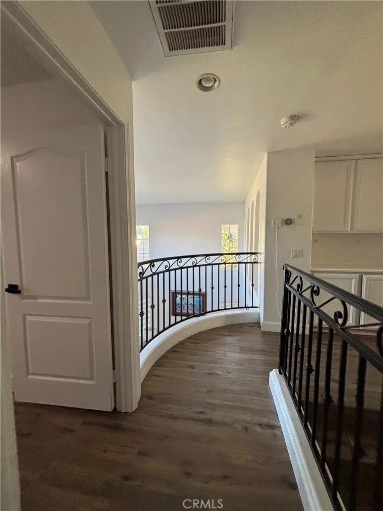 8341 Kelvin Winnetka, CA 91306