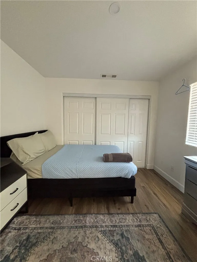 8341 Kelvin Winnetka, CA 91306
