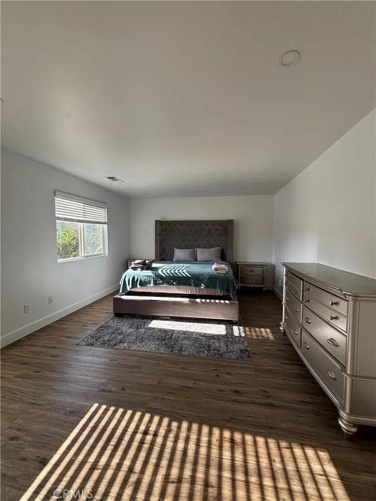 8341 Kelvin Winnetka, CA 91306