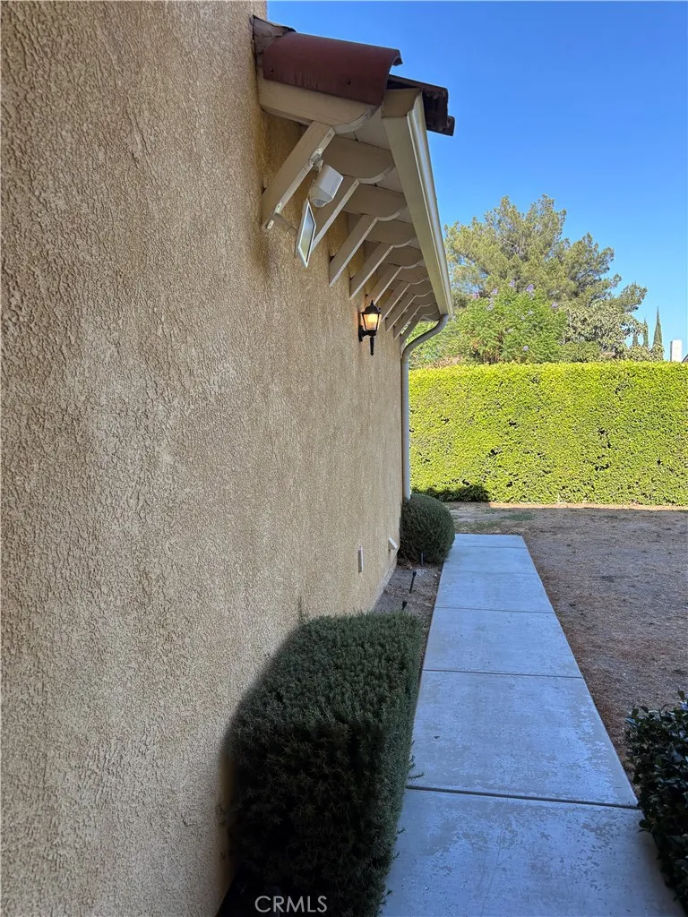 8341 Kelvin Winnetka, CA 91306