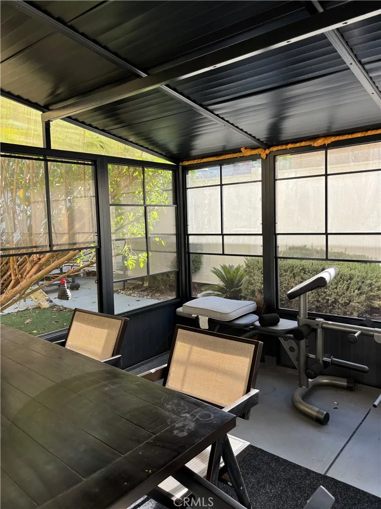 8341 Kelvin Winnetka, CA 91306