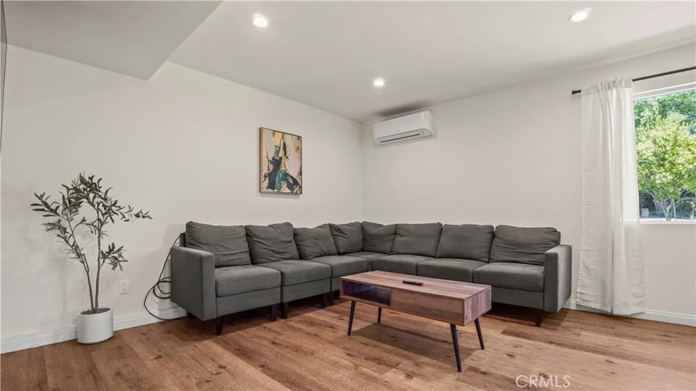 4711 Tyrone Sherman Oaks, CA 91423