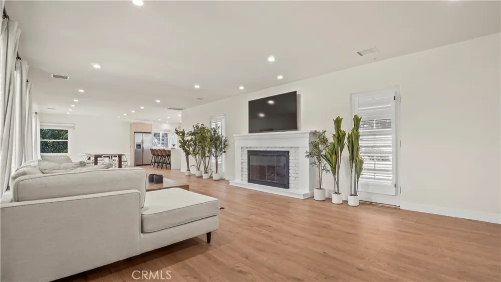 4711 Tyrone Sherman Oaks, CA 91423