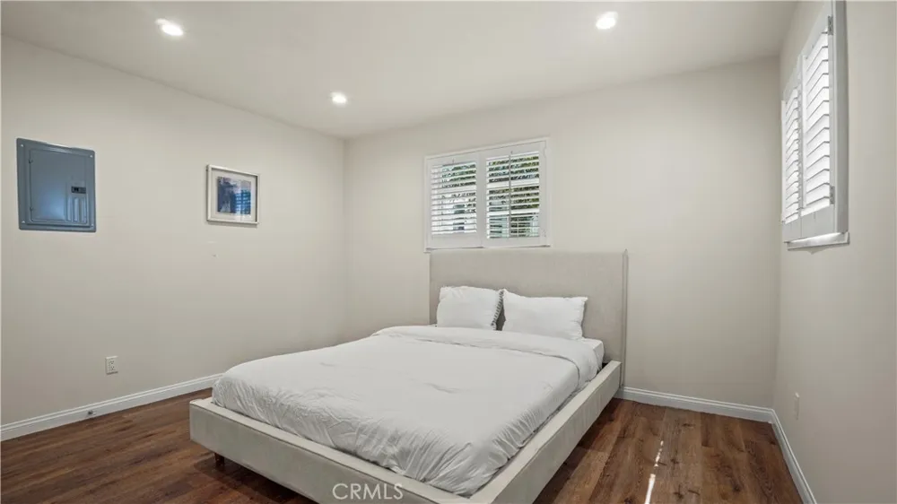 4711 Tyrone Sherman Oaks, CA 91423