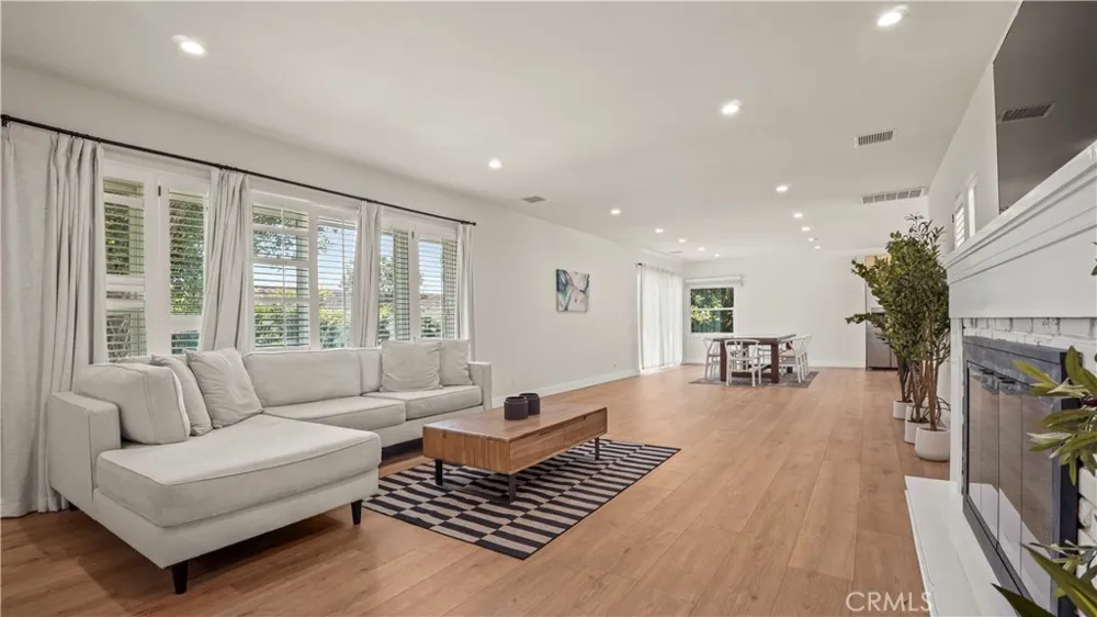 4711 Tyrone Sherman Oaks, CA 91423