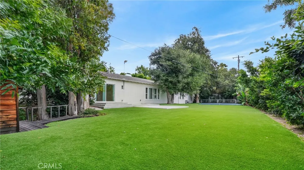 4711 Tyrone Sherman Oaks, CA 91423