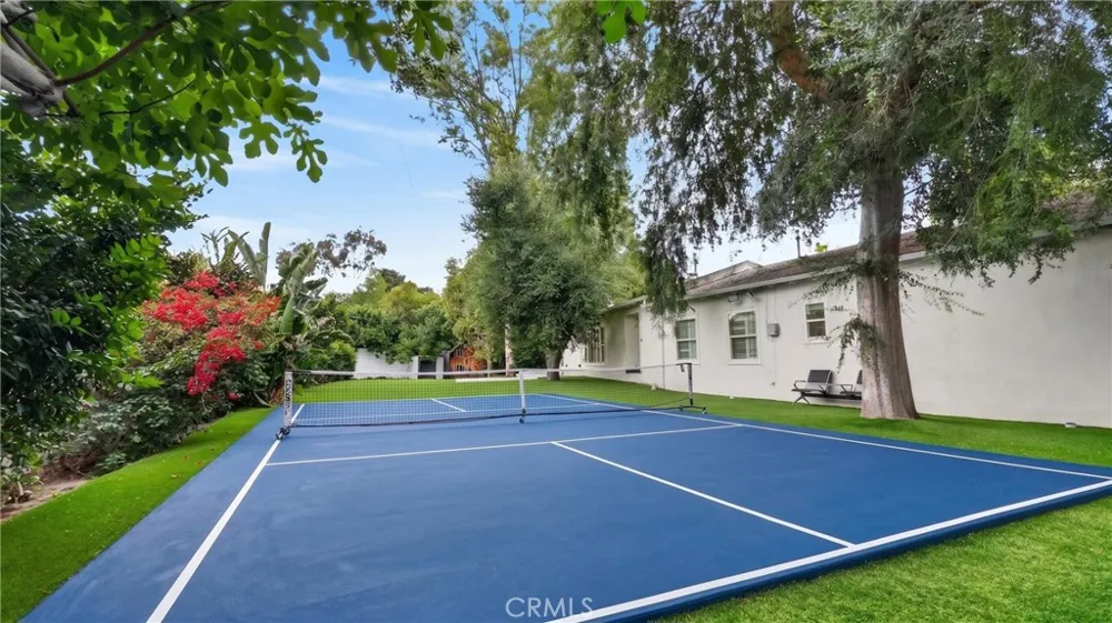 4711 Tyrone Sherman Oaks, CA 91423