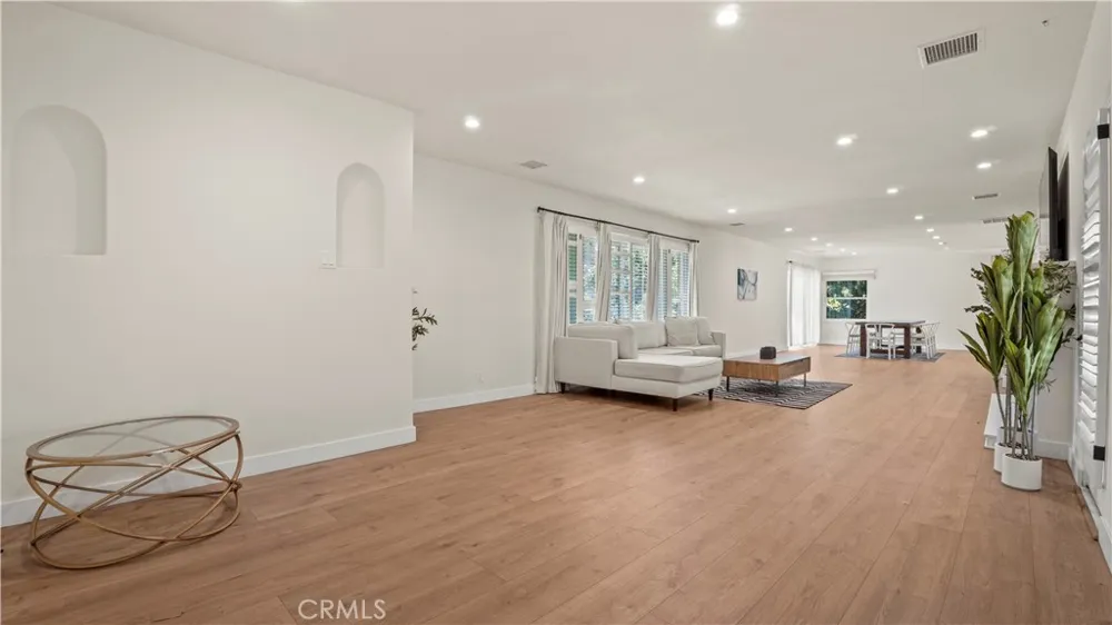 4711 Tyrone Sherman Oaks, CA 91423
