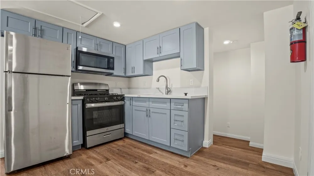 4711 Tyrone Sherman Oaks, CA 91423