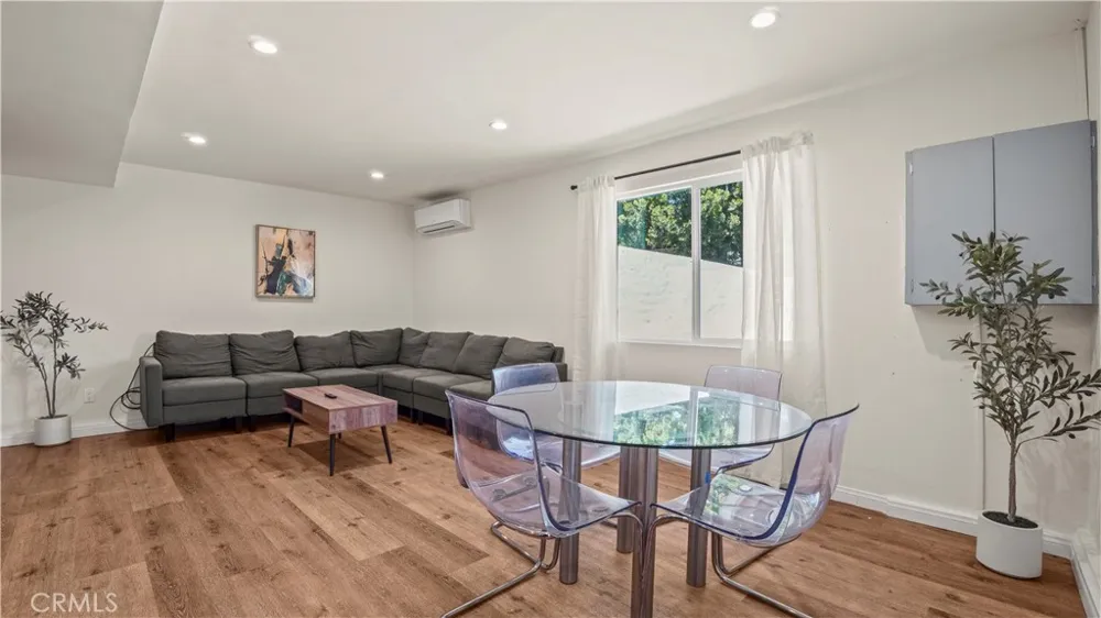4711 Tyrone Sherman Oaks, CA 91423