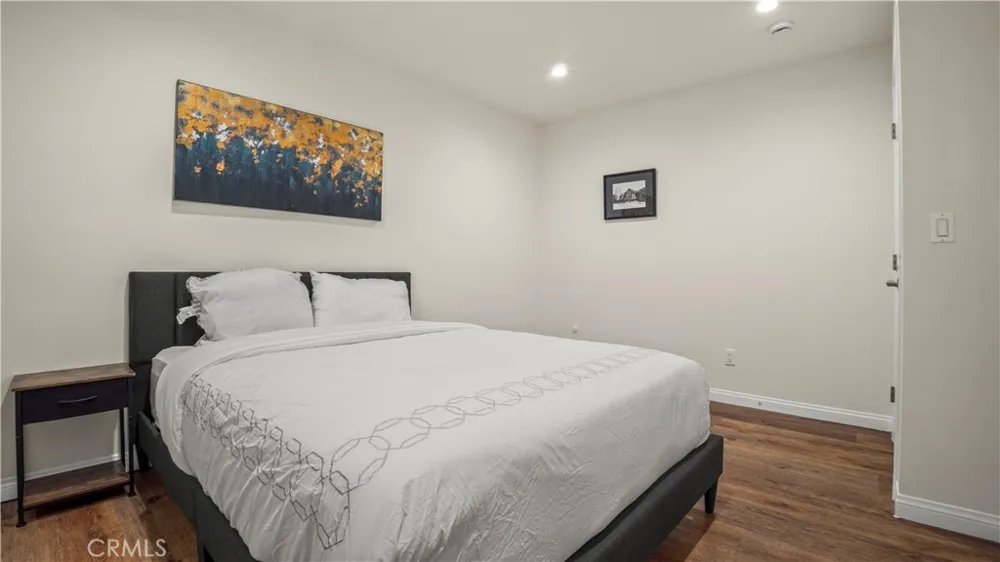 4711 Tyrone Sherman Oaks, CA 91423