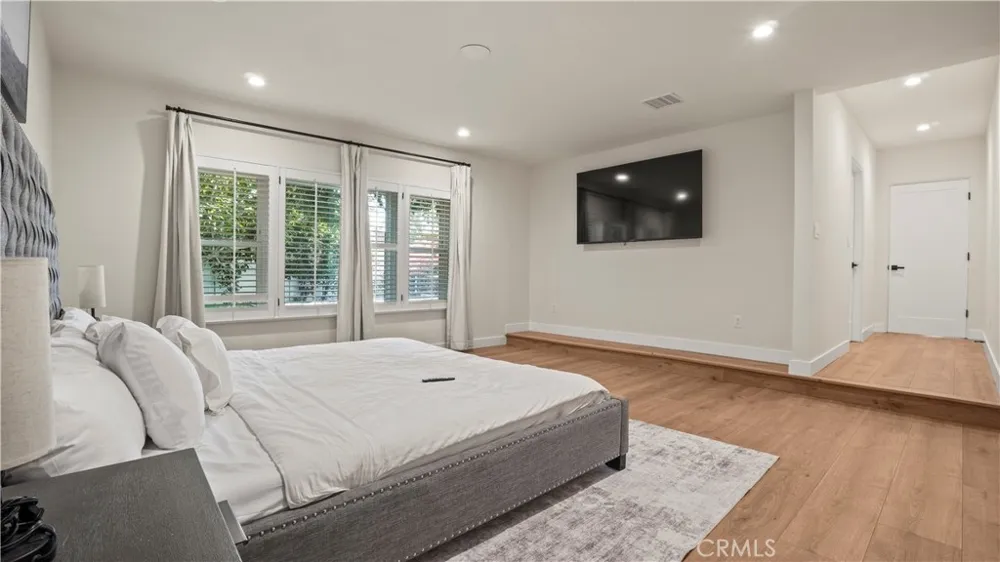 4711 Tyrone Sherman Oaks, CA 91423