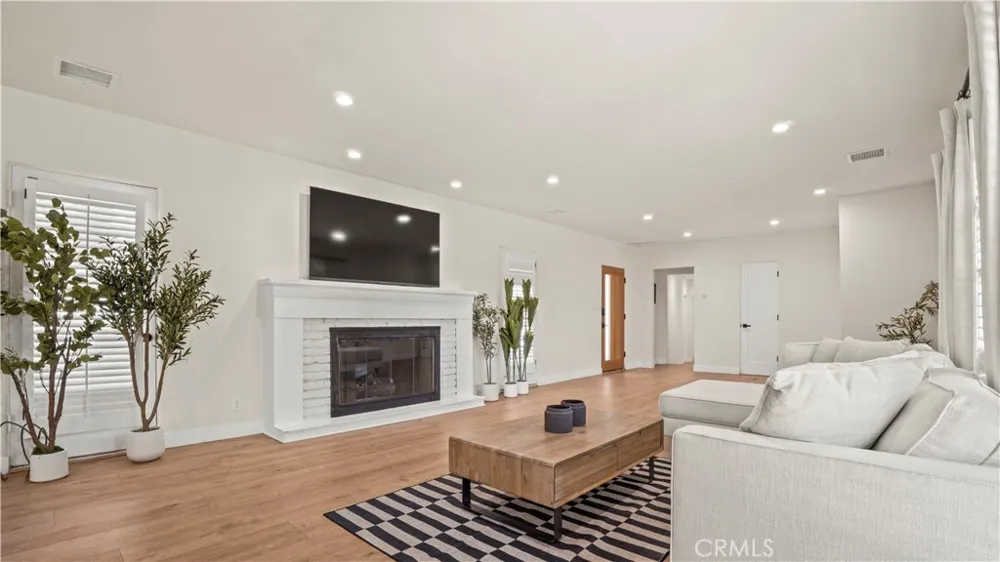 4711 Tyrone Sherman Oaks, CA 91423