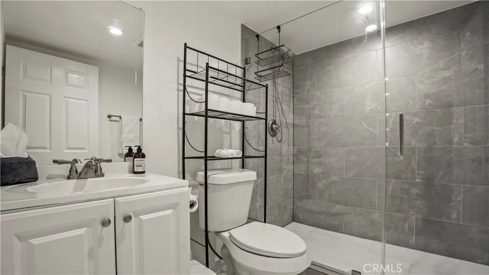 4711 Tyrone Sherman Oaks, CA 91423
