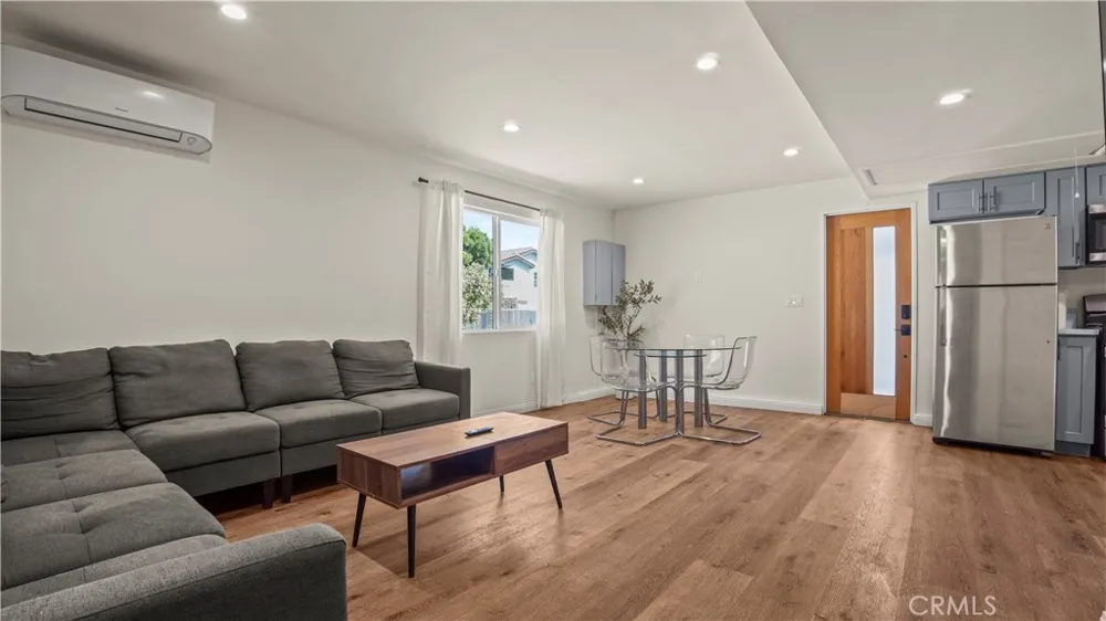 4711 Tyrone Sherman Oaks, CA 91423