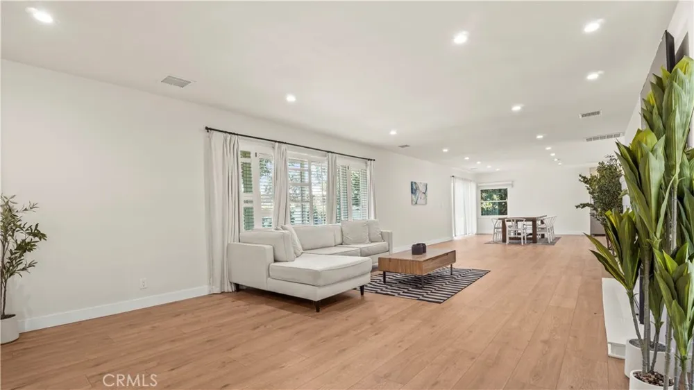 4711 Tyrone Sherman Oaks, CA 91423