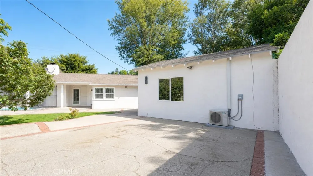 4711 Tyrone Sherman Oaks, CA 91423