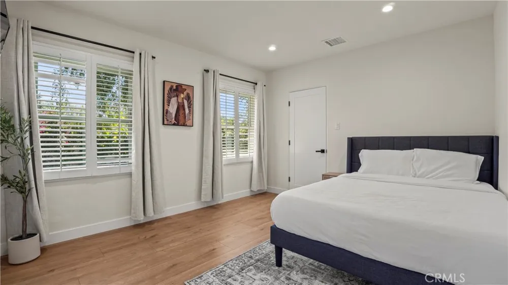 4711 Tyrone Sherman Oaks, CA 91423