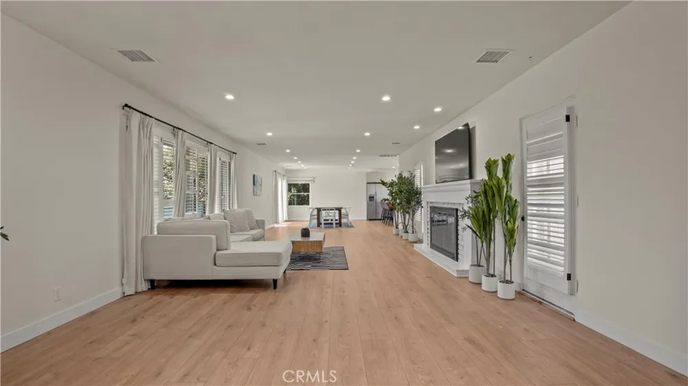 4711 Tyrone Sherman Oaks, CA 91423