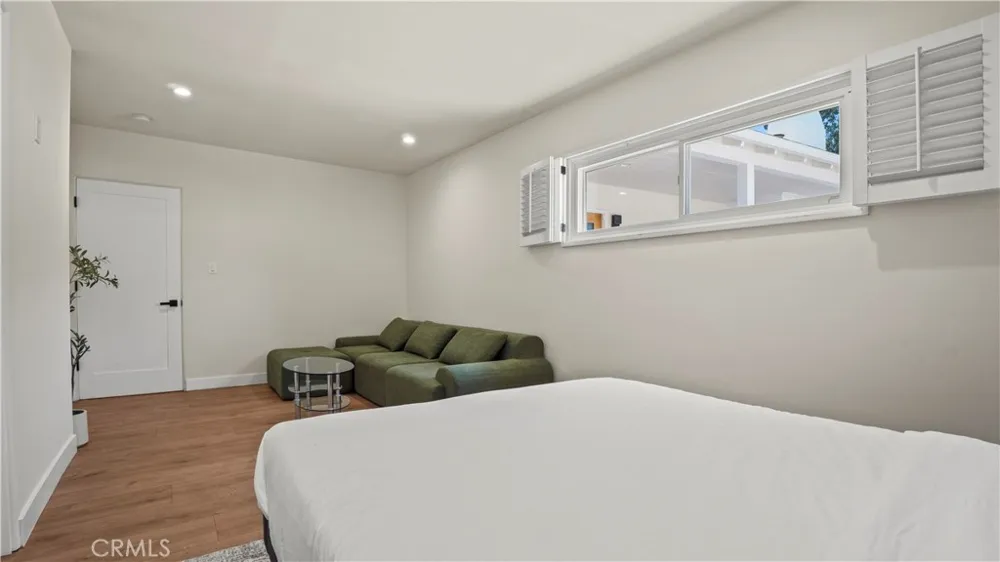 4711 Tyrone Sherman Oaks, CA 91423
