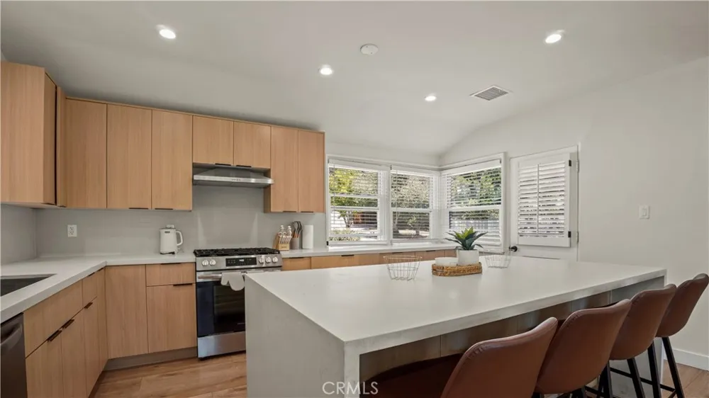 4711 Tyrone Sherman Oaks, CA 91423