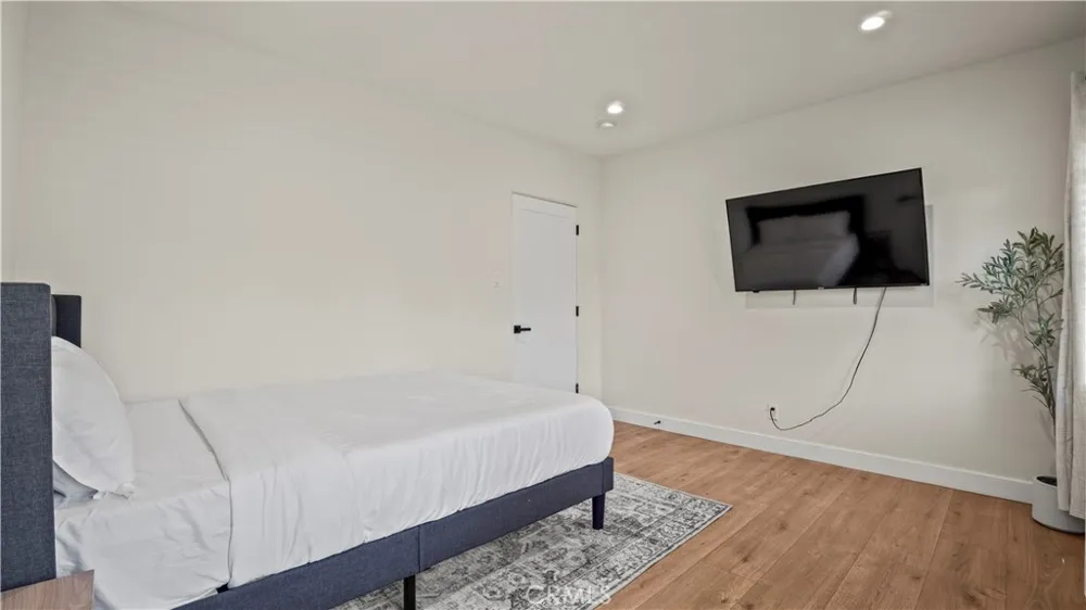 4711 Tyrone Sherman Oaks, CA 91423