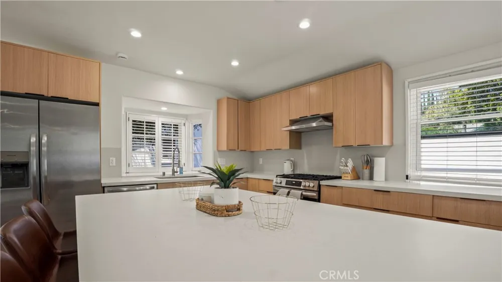 4711 Tyrone Sherman Oaks, CA 91423