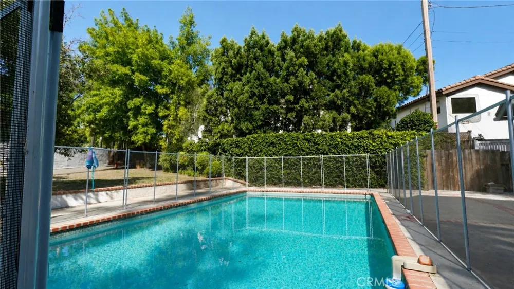 4711 Tyrone Sherman Oaks, CA 91423