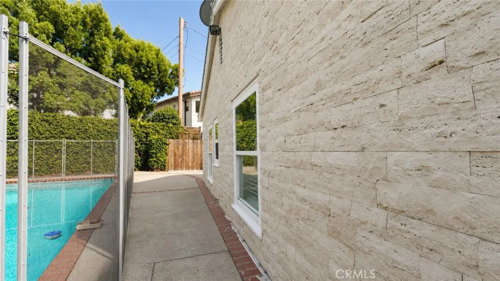 4711 Tyrone Sherman Oaks, CA 91423