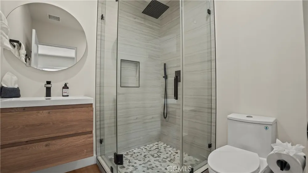 4711 Tyrone Sherman Oaks, CA 91423