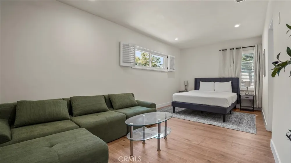 4711 Tyrone Sherman Oaks, CA 91423