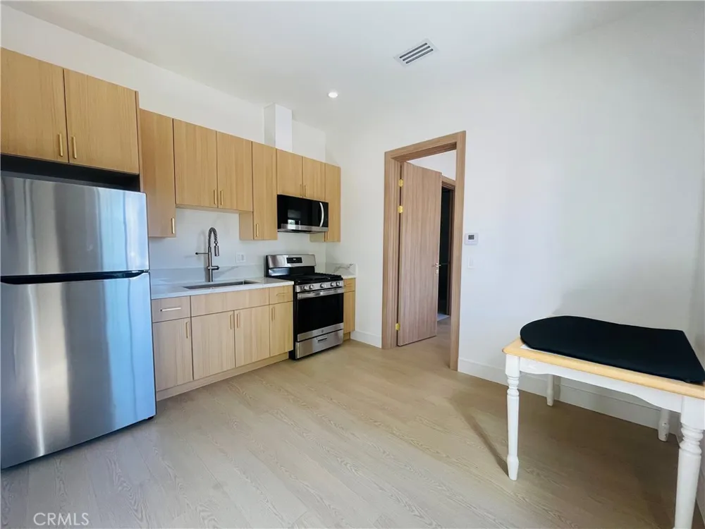 18225 Sugarman Tarzana, CA 91356
