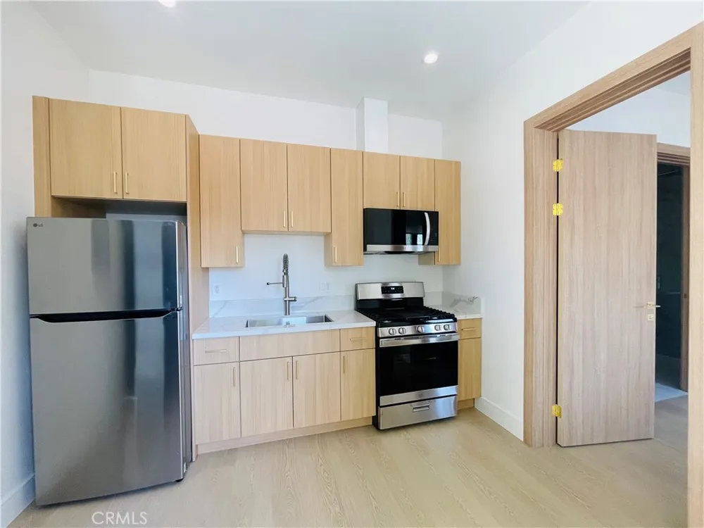 18225 Sugarman Tarzana, CA 91356