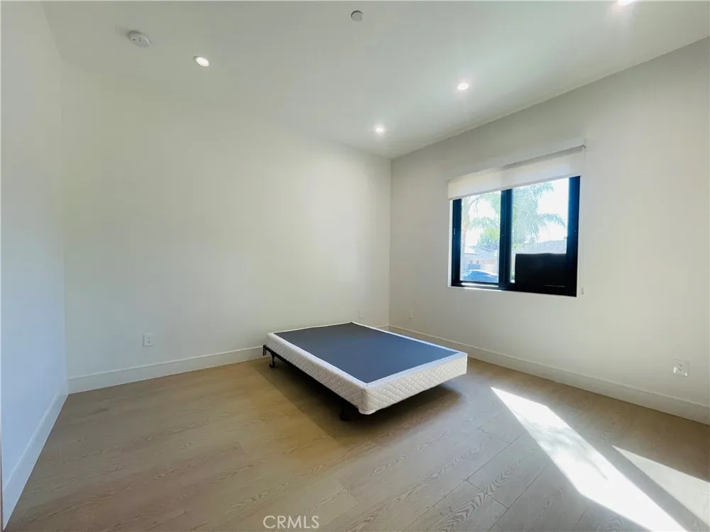 18225 Sugarman Tarzana, CA 91356