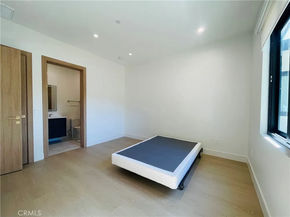 18225 Sugarman Tarzana, CA 91356