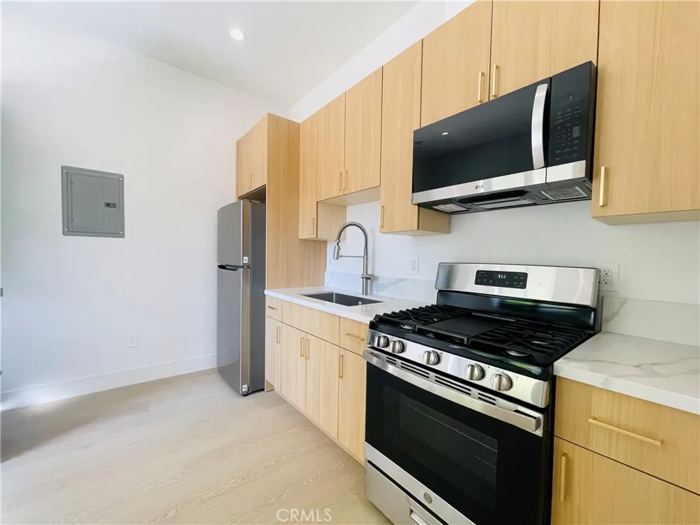 18225 Sugarman Tarzana, CA 91356