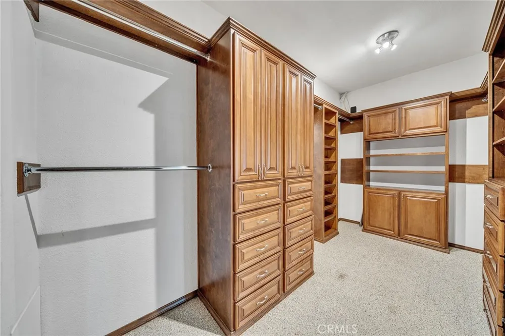 42253 Via Nortada Temecula, CA 92590