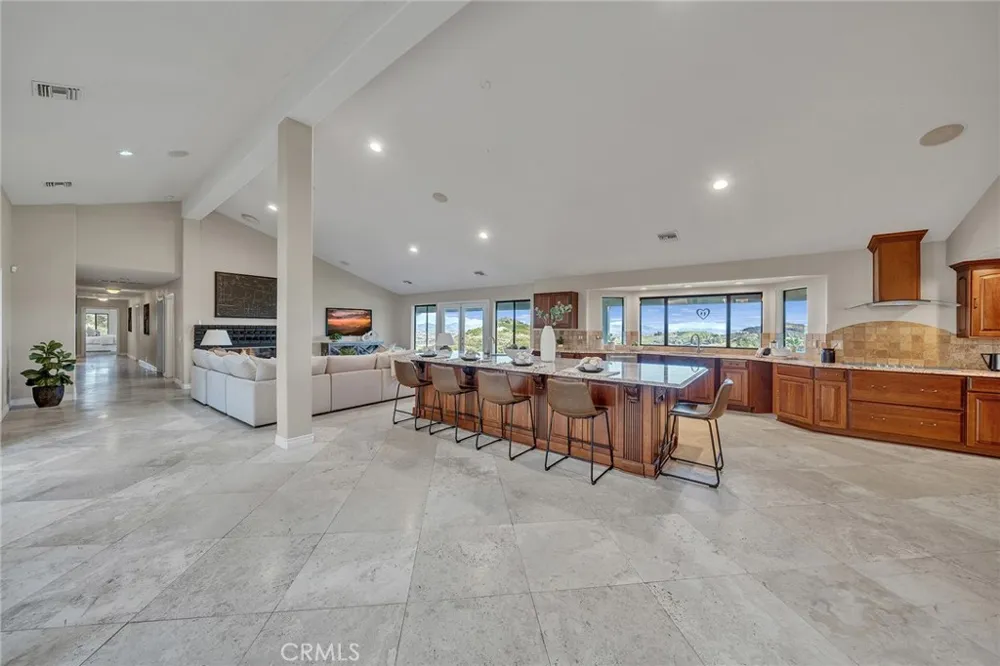 42253 Via Nortada Temecula, CA 92590